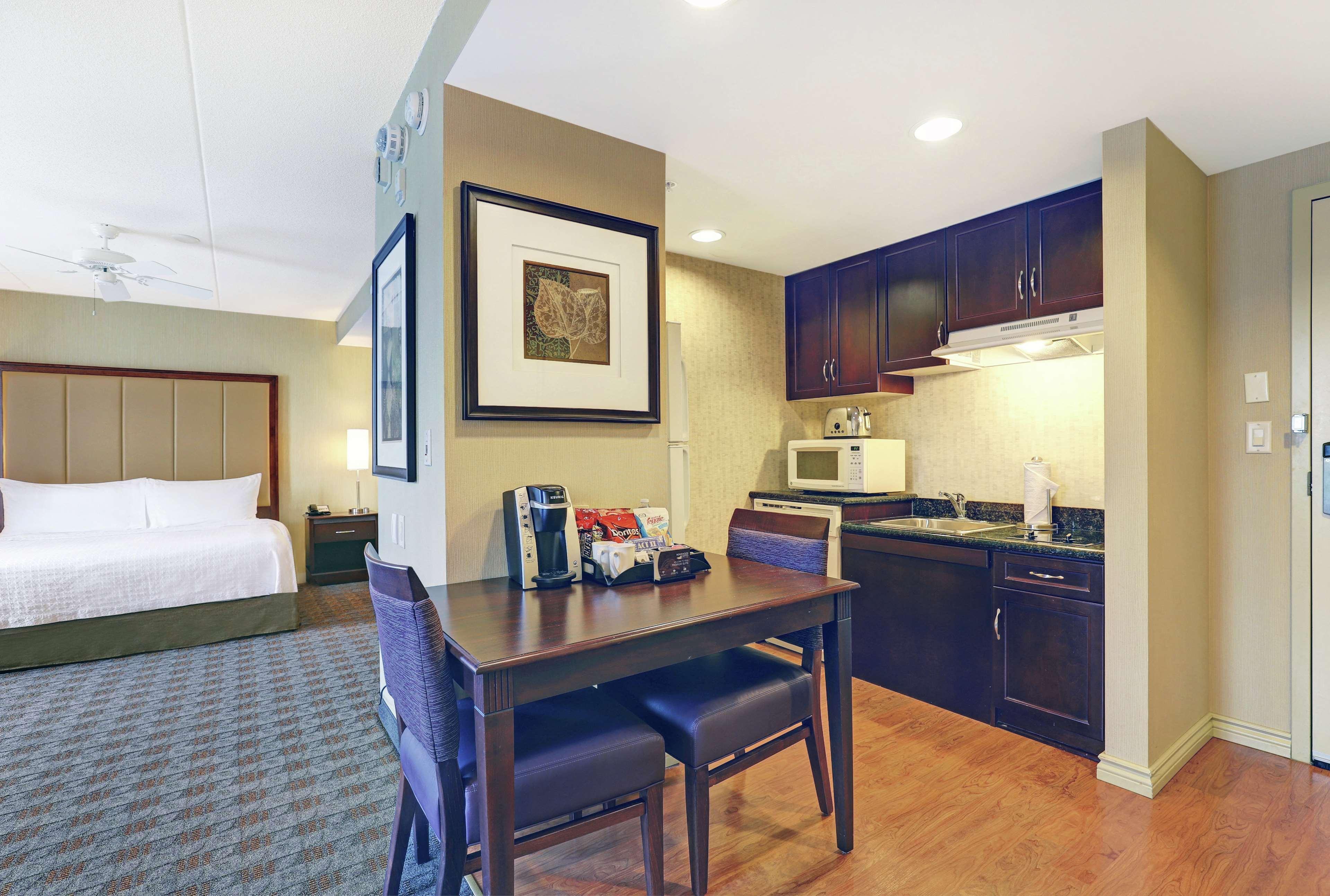 Homewood Suites By Hilton Cambridge-Waterloo, Ontario Bagian luar foto