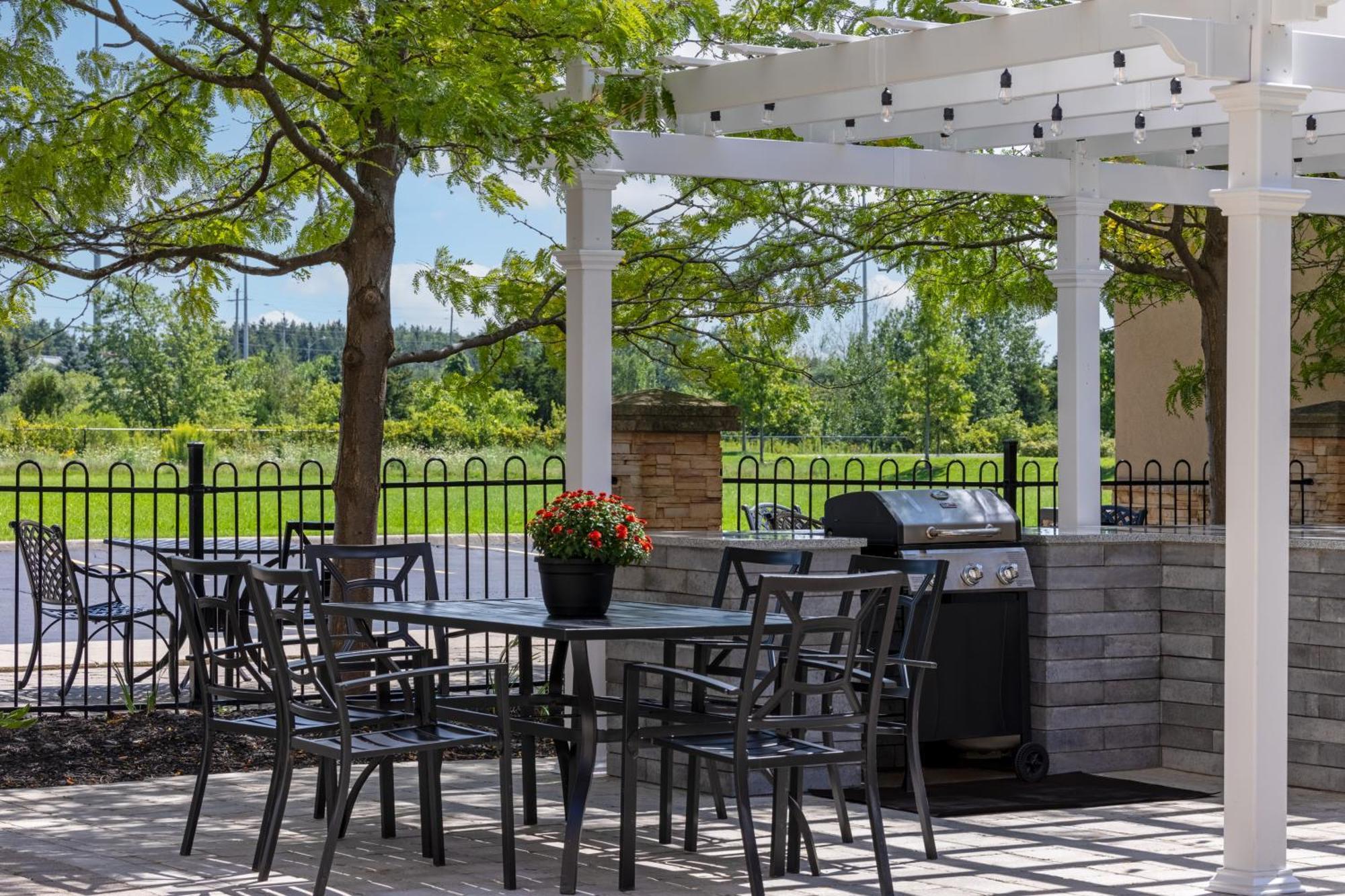 Homewood Suites By Hilton Cambridge-Waterloo, Ontario Bagian luar foto